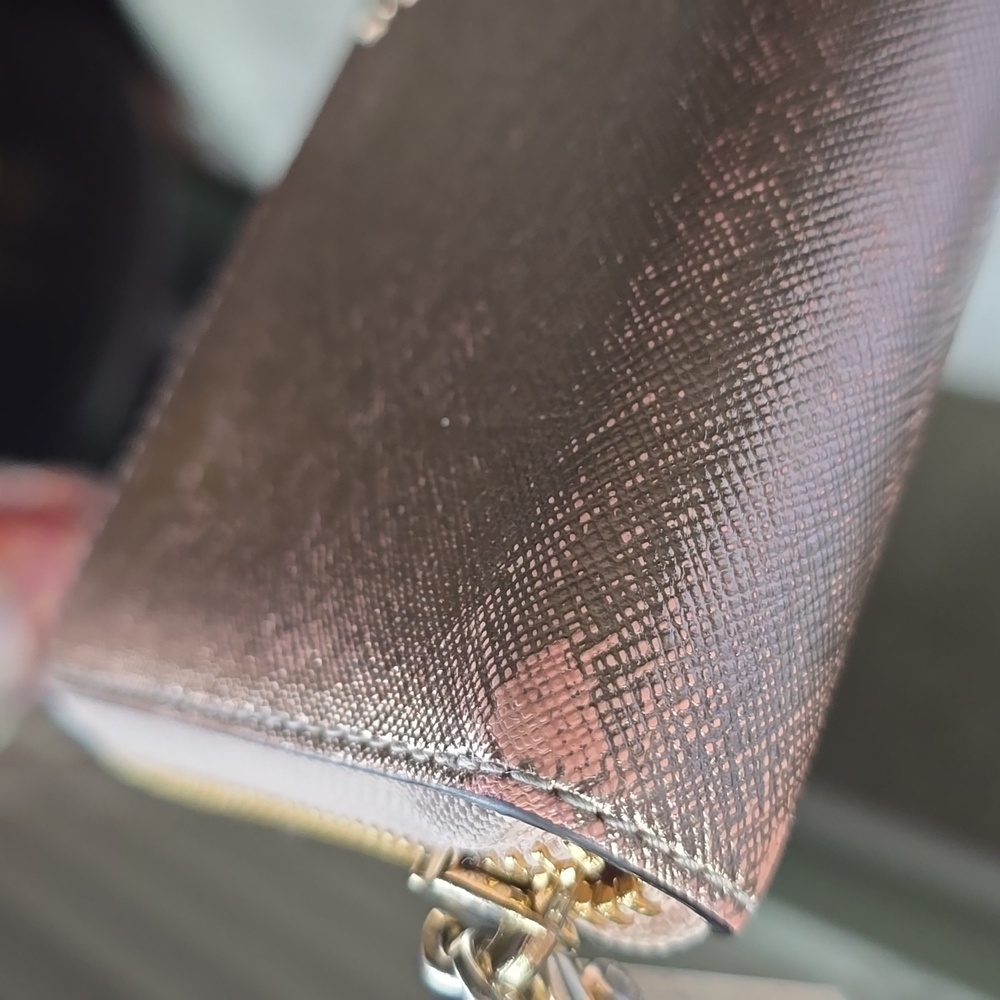 ✨Kate Spade Metallic Gold Zip Around Wallet ✨ - Picture 4 of 11